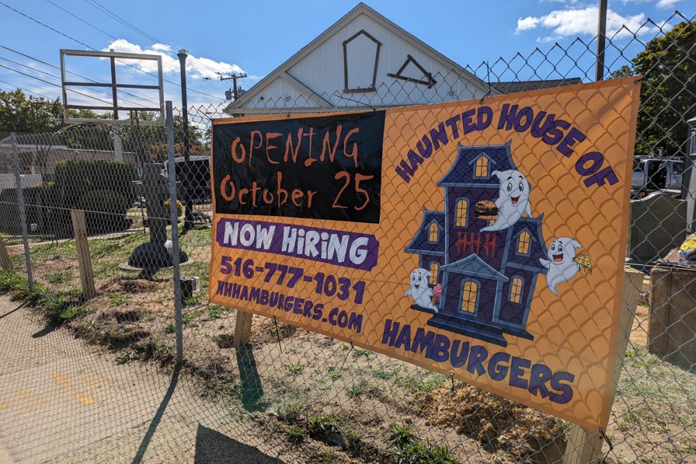 Haunted House Of Hamburgers Creeping Into Farmingdale Just In Time For   PXL 20220929 153320120 1000x667 