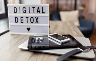 Long Island Ninth Graders Create Supportive AI Chatbot to Help Kids with “Digital Detoxing”